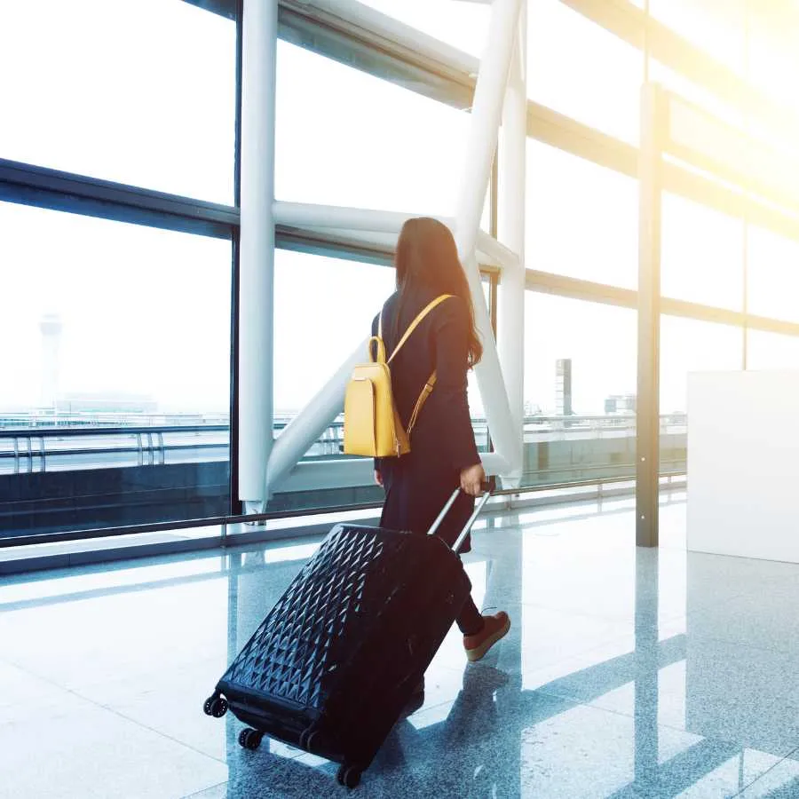 Călător în terminalul Aeroportului Beauvais